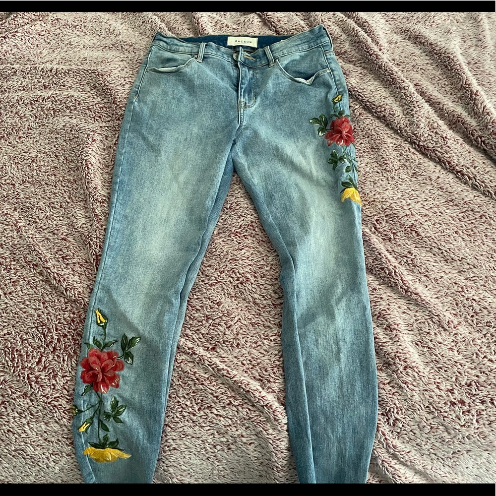 PacSun Cropped Jegging with Flower Embroidery